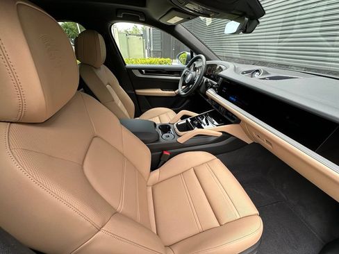 Used 2026 Porsche Cayenne E-Hybrid Coupe AWD/4WD image 45