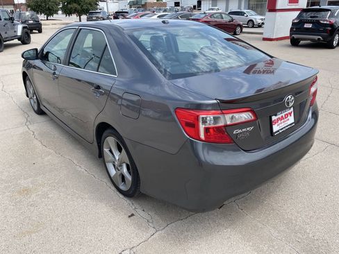 Used 2014 Toyota Camry SE w/ Leather Package FWD image 6