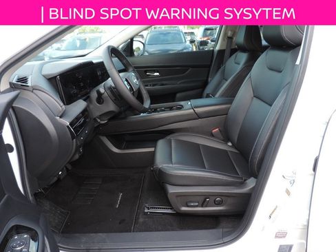 Used 2025 Nissan Murano SV AWD/4WD image 14