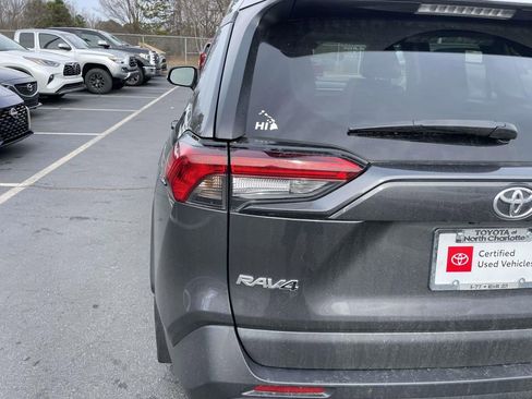 Used 2023 Toyota RAV4 XLE Premium image 20