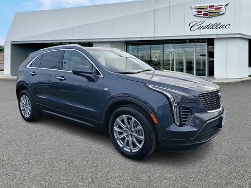 Used 2021 Cadillac XT4 Luxury w/ Cold Weather Package image 7