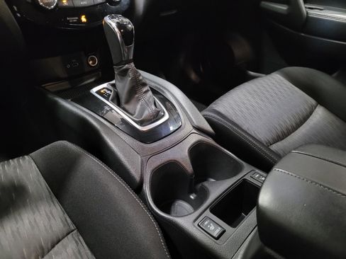 Used 2019 Nissan Rogue SV AWD/4WD image 26