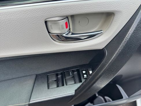 Used 2017 Toyota Corolla LE FWD image 18