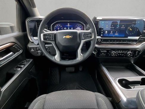 Used 2024 Chevrolet Silverado 2500 LT AWD/4WD image 7