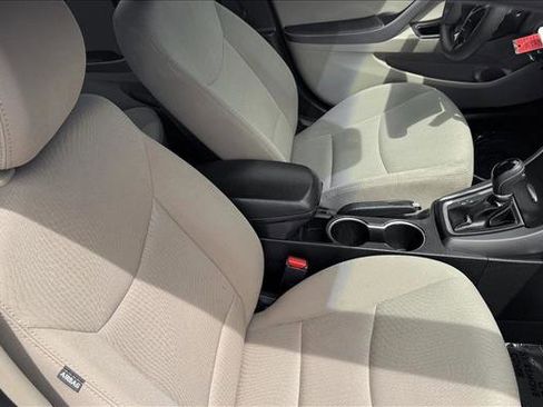 Used 2016 Hyundai Elantra SE w/ Option Group 02 FWD image 19