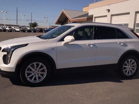 Used 2023 Cadillac XT4 Luxury w/ Cold Weather Package AWD/4WD image 6