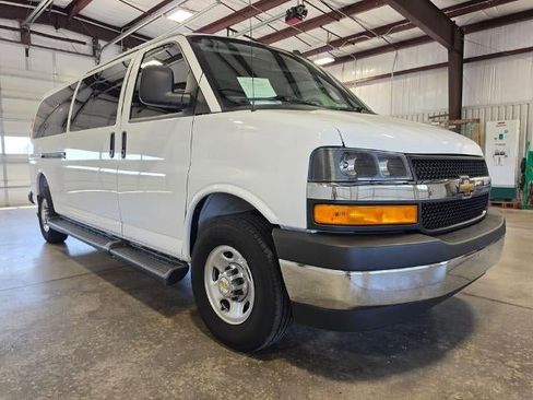 Used 2025 Chevrolet Express 3500 LT w/ LT Preferred Equipment Group RWD image 7