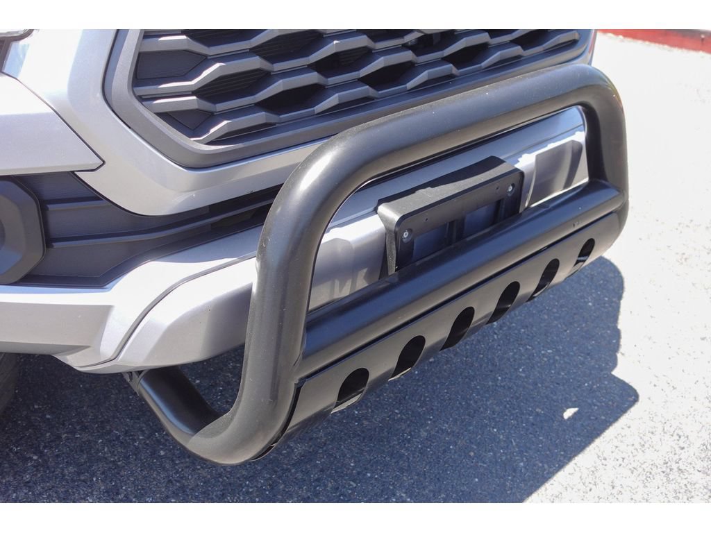Used 2021 Toyota Tacoma TRD Sport w/ TRD Premium Sport Package AWD/4WD image 4