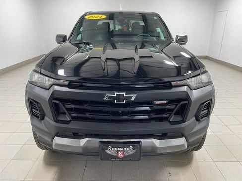 Used 2024 Chevrolet Colorado Trail Boss w/ Technology Package AWD/4WD image 2