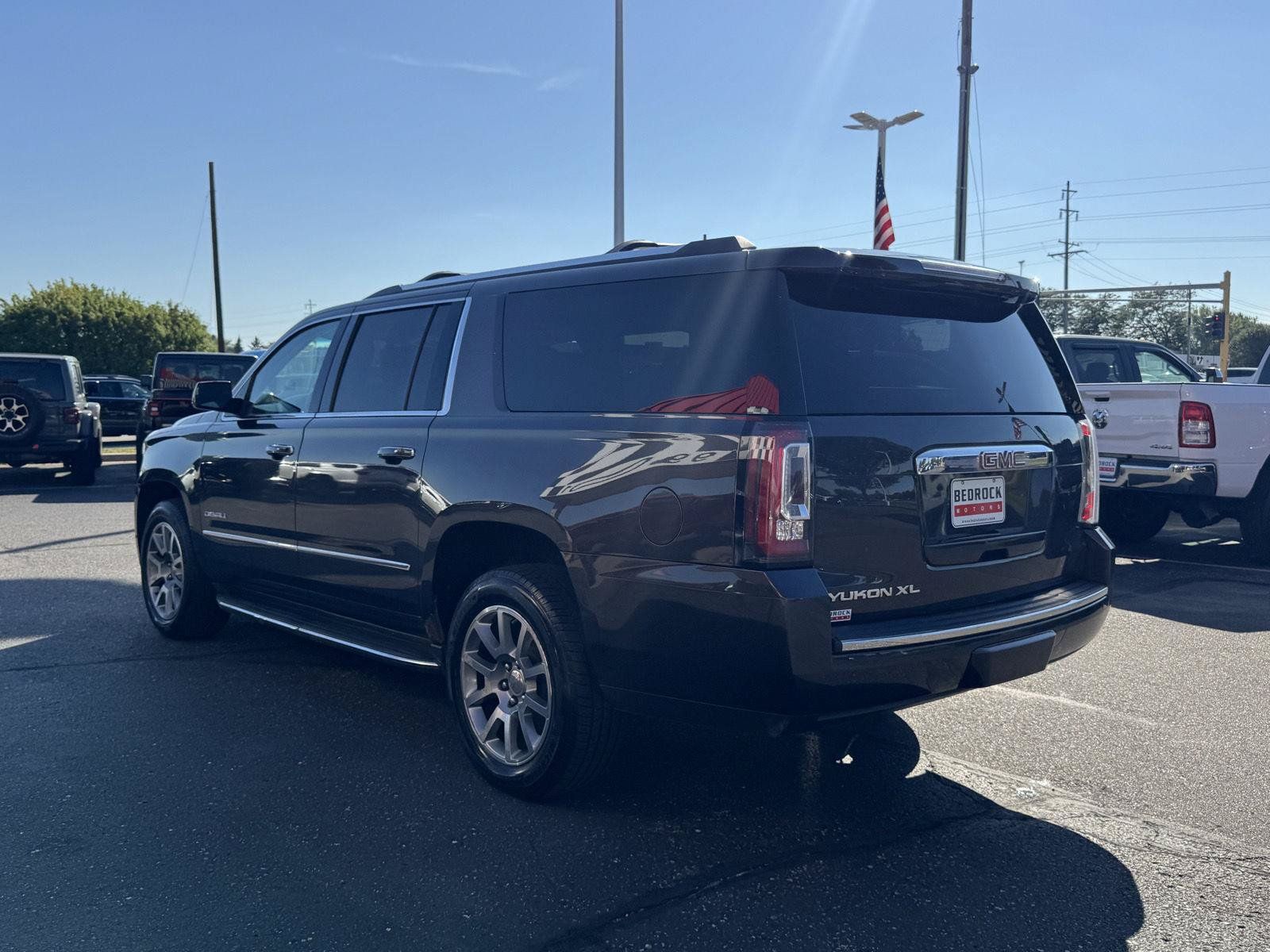 Used 2015 GMC Yukon XL Denali w/ Open Road Package AWD/4WD image 5