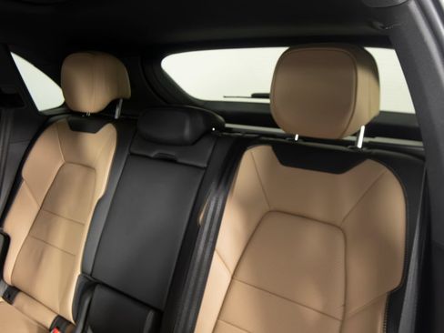 Certified 2026 Porsche Cayenne E-Hybrid AWD/4WD image 31