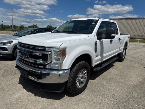Used 2022 Ford F250 XLT AWD/4WD image 3