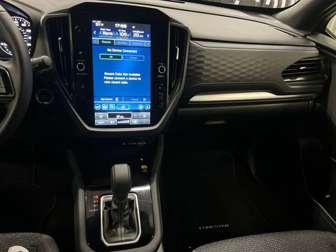 Used 2025 Subaru Forester Premium image 2