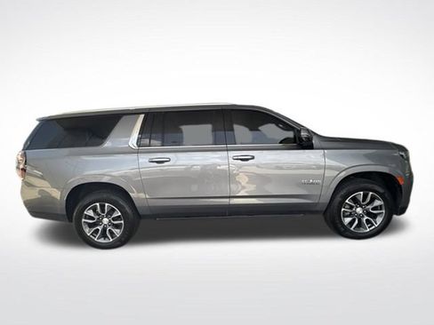Used 2021 Chevrolet Suburban LT w/ LT Signature Package RWD image 9