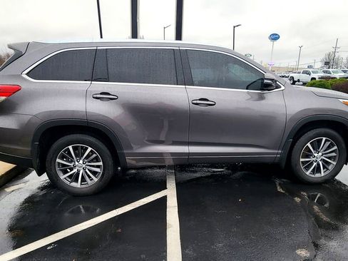 Used 2018 Toyota Highlander XLE w/ Carpet Mat Package (TMS) image 7