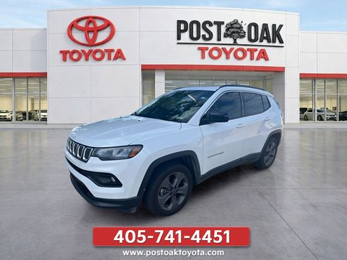 Used 2022 Jeep Compass Latitude w/ Sun and Sound Group AWD/4WD image 1