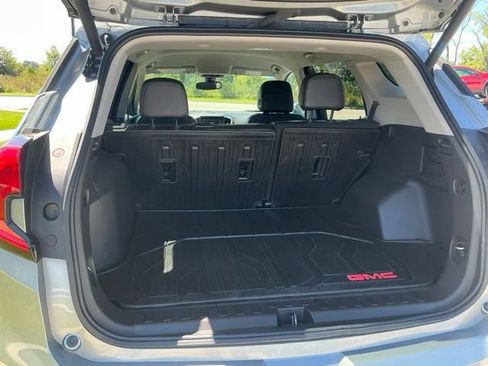 Used 2023 GMC Terrain SLT w/ Infotainment Package II FWD image 11