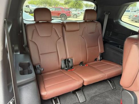 Used 2024 Kia Telluride EX w/ EX Captain's Chair Package FWD image 35
