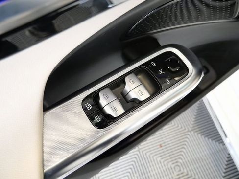 Used 2025 Mercedes-Benz E 350 4MATIC Sedan image 17