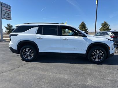 Used 2024 Chevrolet Traverse LT