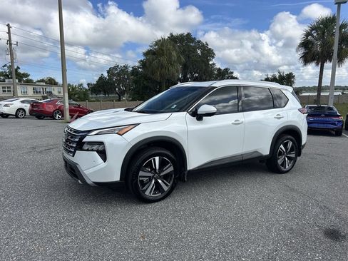 Used 2024 Nissan Rogue SL FWD image 11