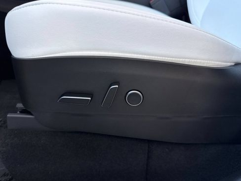 Used 2023 Tesla Model Y Performance AWD/4WD image 19
