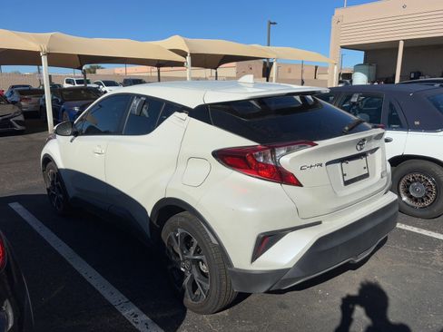 Used 2020 Toyota C-HR XLE image 3