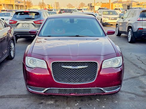 Used 2018 Chrysler 300 Touring image 2