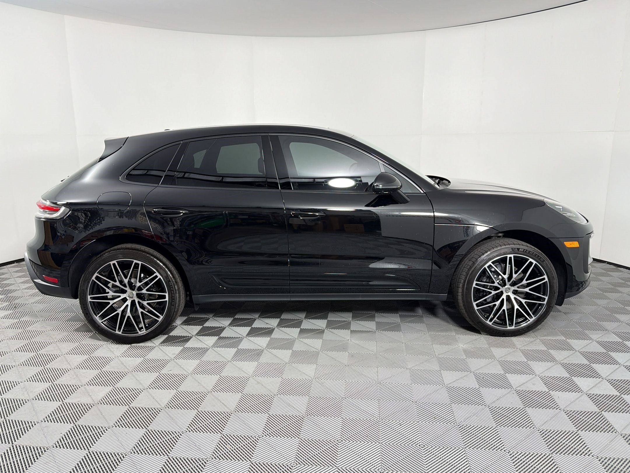Used 2026 Porsche Macan AWD/4WD image 8