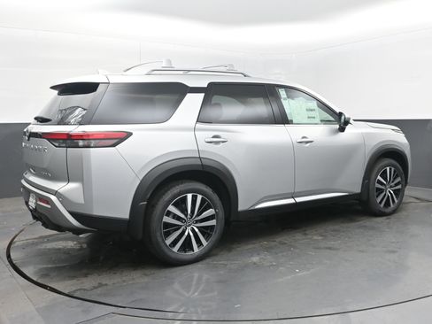 New 2025 Nissan Pathfinder Platinum image 7