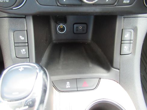 Used 2019 GMC Acadia Denali w/ Technology Package FWD image 29