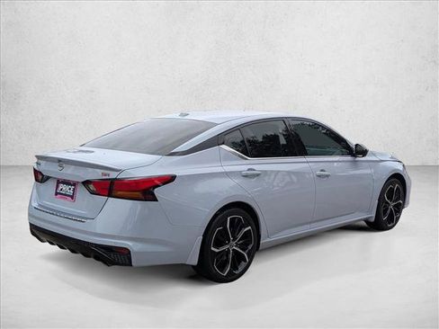 Used 2023 Nissan Altima 2.5 SR w/ SR Premium Package image 5