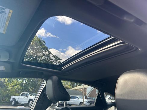 Used 2022 Toyota Avalon XSE image 18