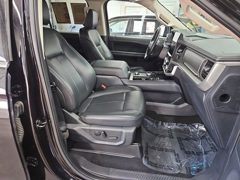 Used 2024 Ford Expedition Max XLT image 9