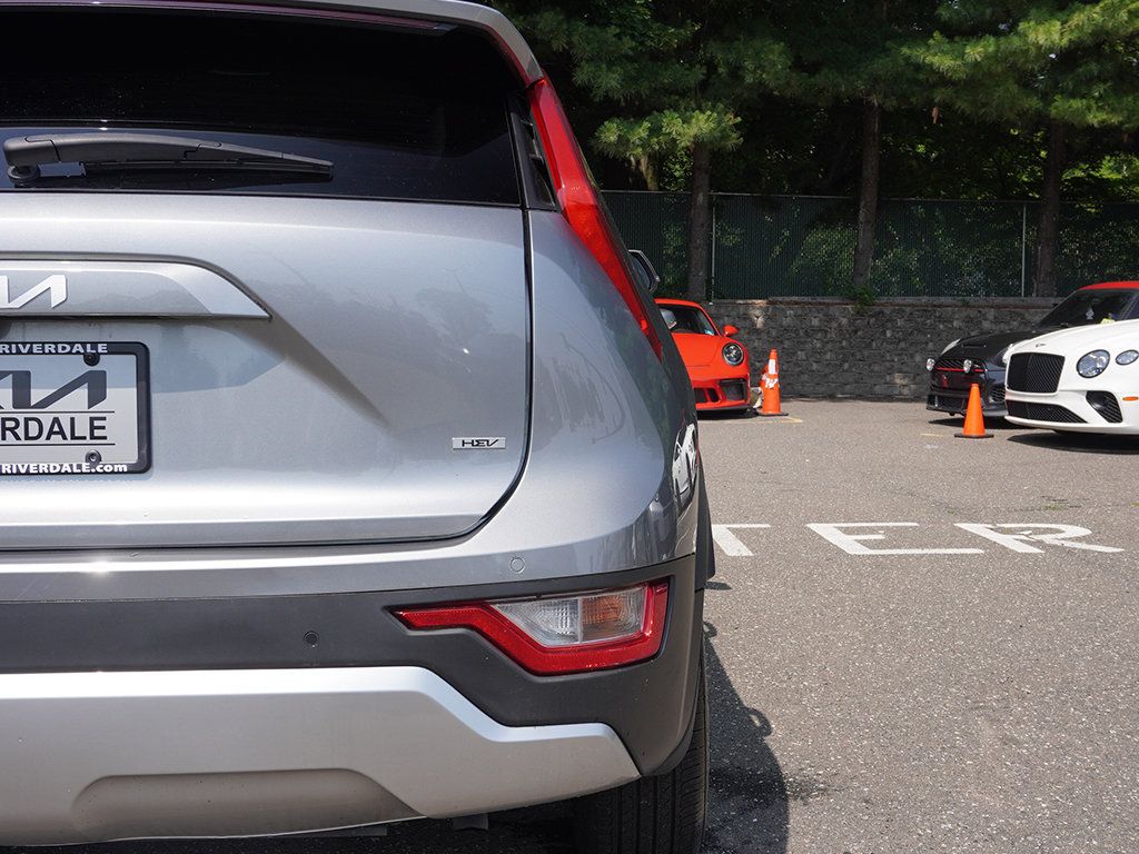 Used 2023 Kia Niro EX FWD image 16