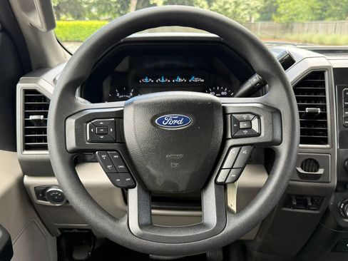 Used 2017 Ford F550 2WD Regular Cab Super Duty image 11