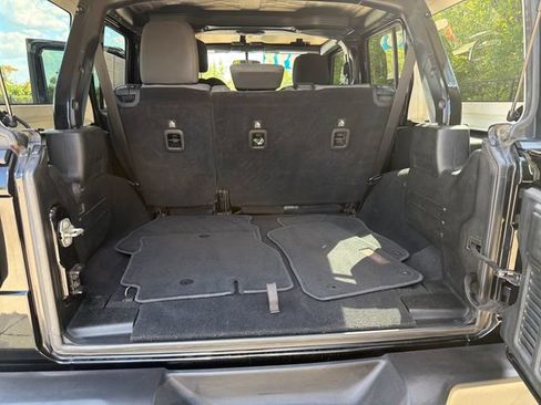Used 2018 Jeep Wrangler Unlimited Sport S AWD/4WD image 27