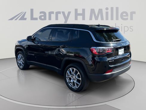 Used 2023 Jeep Compass Latitude w/ Sun and Sound Group AWD/4WD image 3