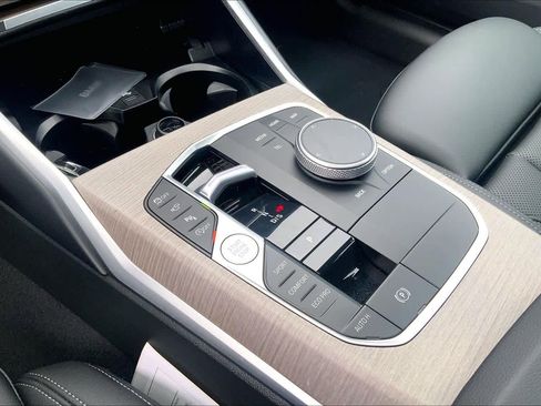 Certified 2025 BMW 330i Sedan image 17