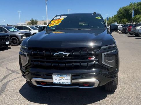 Used 2025 Chevrolet Suburban Z71 AWD/4WD image 2