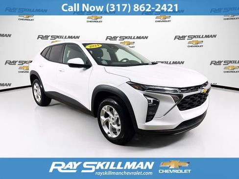 Used 2024 Chevrolet Trax LS w/ LS Convenience Package FWD image 1