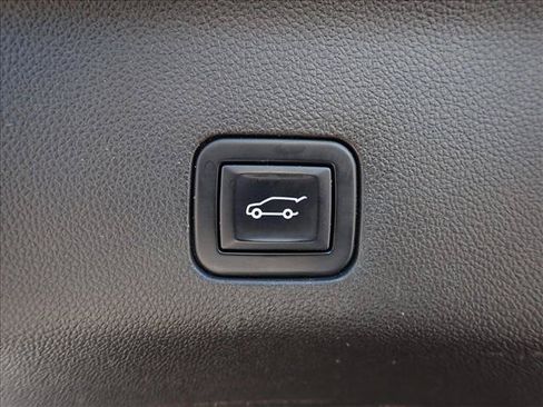 Used 2022 Chevrolet Tahoe RST w/ Luxury Package AWD/4WD image 9