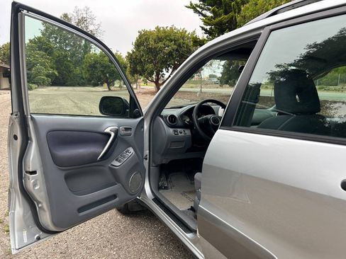 Used 2003 Toyota RAV4 2WD image 25