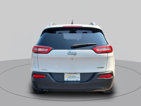 Used 2018 Jeep Cherokee Latitude FWD image 4