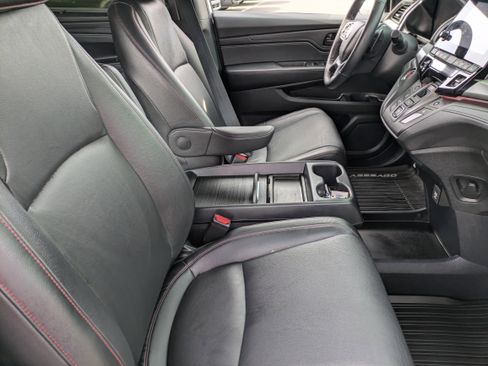Used 2024 Honda Odyssey Sport image 12