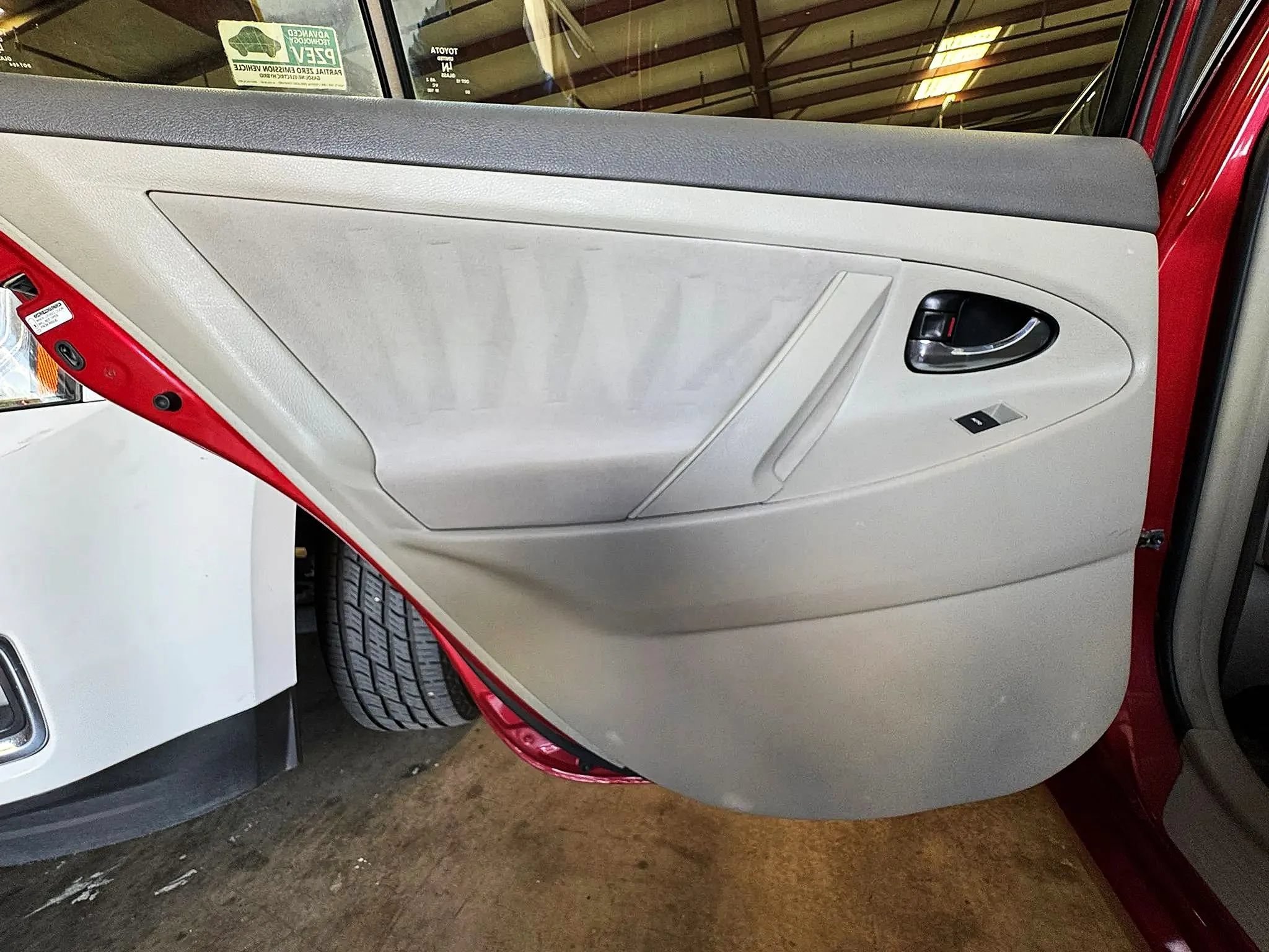 Used 2010 Toyota Camry Hybrid w/ Upgrade Pkg FWD image 29
