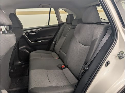 Used 2024 Toyota RAV4 XLE AWD/4WD image 16