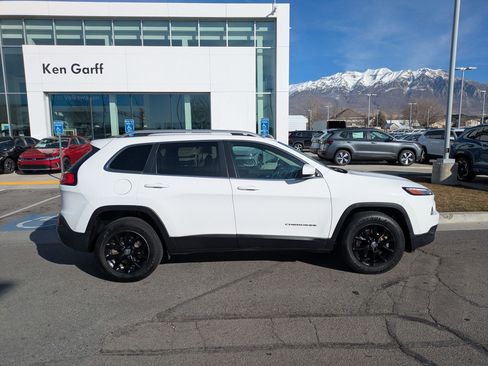 Used 2017 Jeep Cherokee Latitude w/ Trailer Tow Group image 2