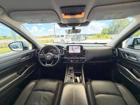 Used 2023 Nissan Pathfinder SL AWD/4WD image 36