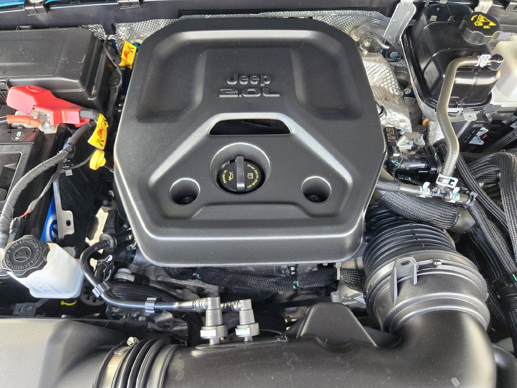 Used 2024 Jeep Wrangler Unlimited Sahara w/ Technology Group AWD/4WD image 32